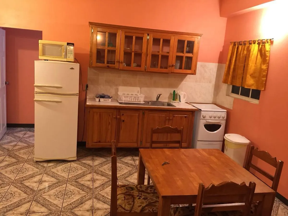 Pinky'S Holiday Apartments Canaan