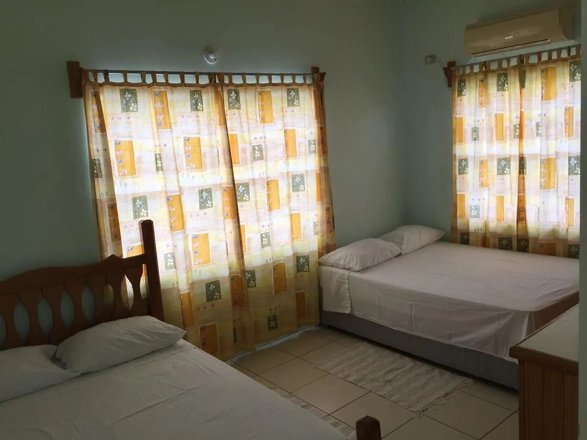 Pinky'S Holiday Apartments Canaan